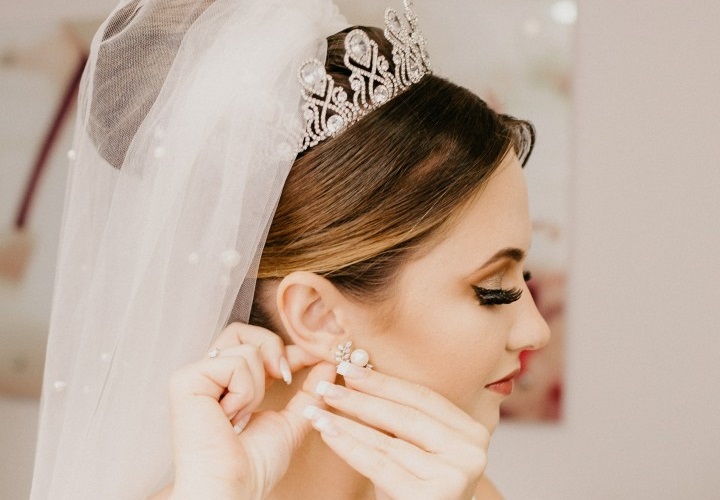 ¿Boda a la vista? ¡Inspírate con las 8 ideas de peinados que te damos en Booksy!