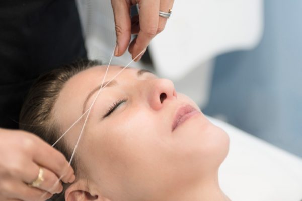 Has oído hablar de la depilación de cejas con hilo