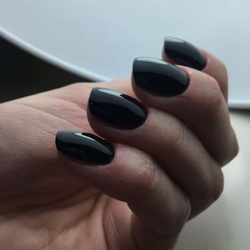 Czarne paznokcie na Halloween