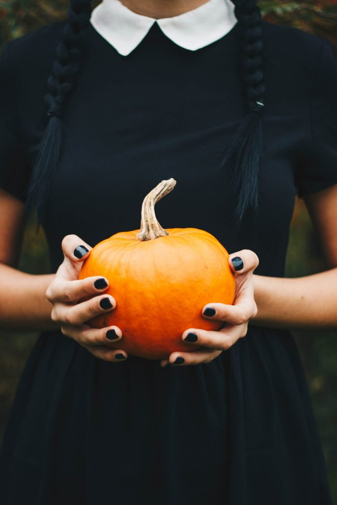 Czarne paznokcie na Halloween
