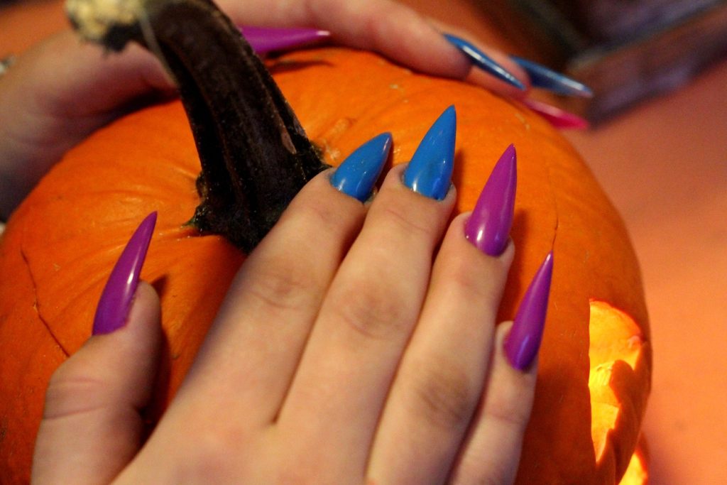 Długie paznokcie na Halloween