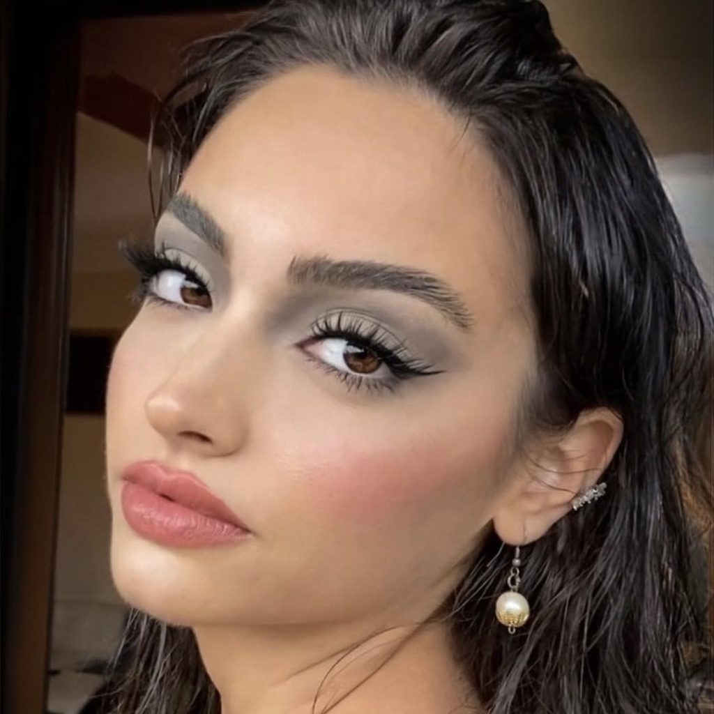 Fryzury Wet look na lato