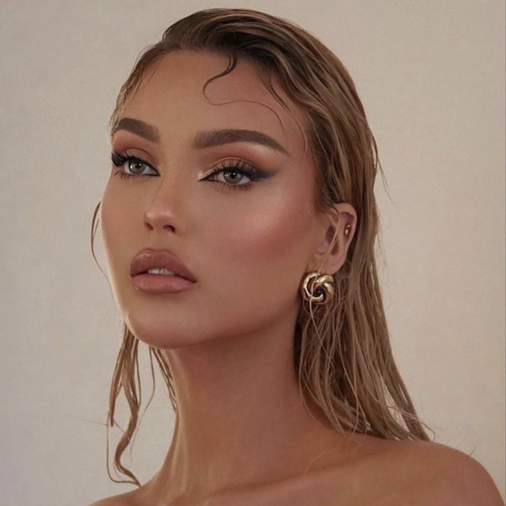 Fryzury Wet look na lato