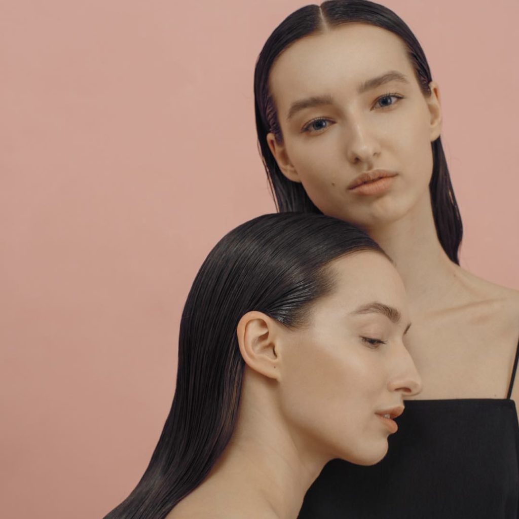Fryzury letnie - Sleek hair