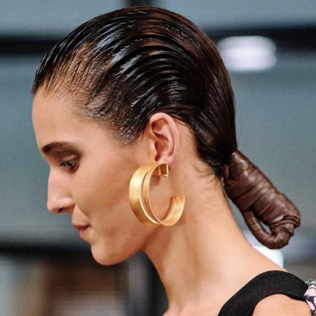 Fryzury letnie - Sleek hair